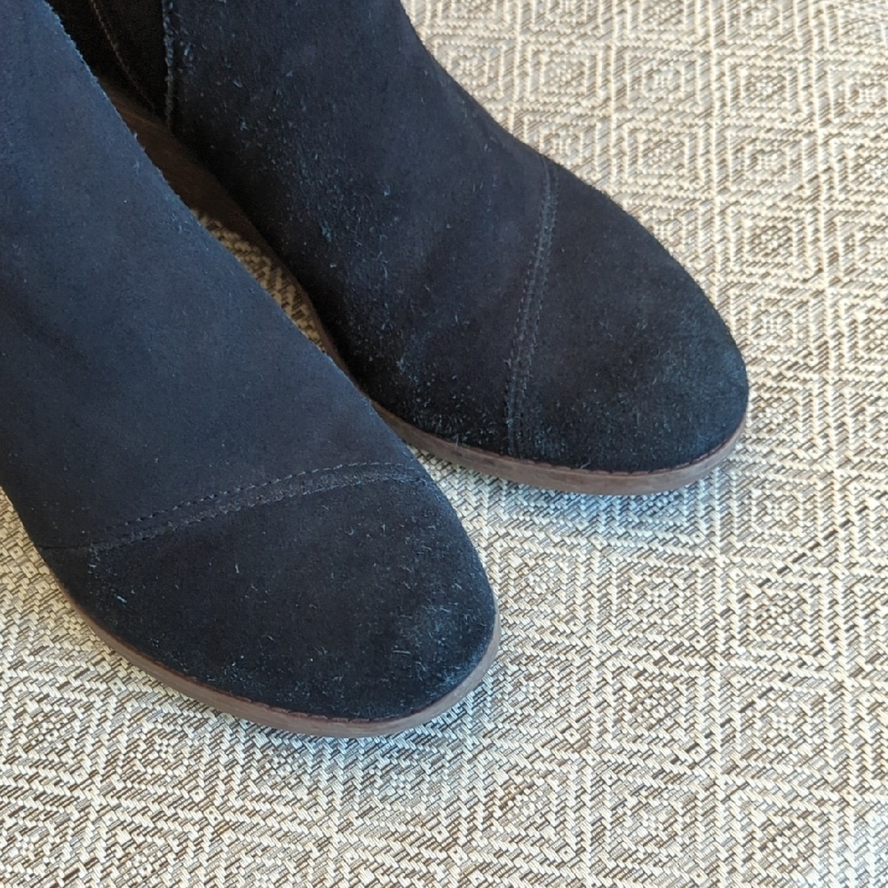 Toms Sadie Black Suede Ankle Wedge Booties - Picture 6 of 9